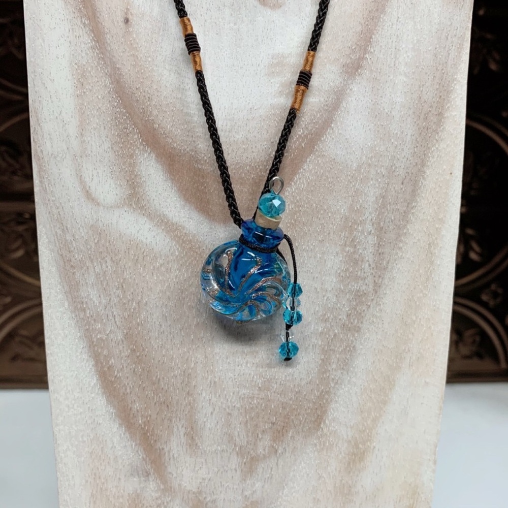 Elegant Blue Glass Pendant Necklace for Essentials Oils